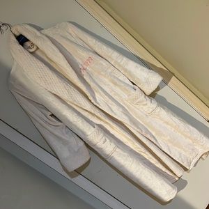 Like new soft robe